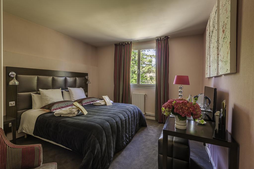 Logis Hotel - Restaurant Le Relais De Comodoliac Saint-Junien Ngoại thất bức ảnh