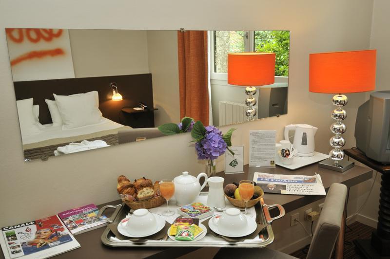 Logis Hotel - Restaurant Le Relais De Comodoliac Saint-Junien Ngoại thất bức ảnh