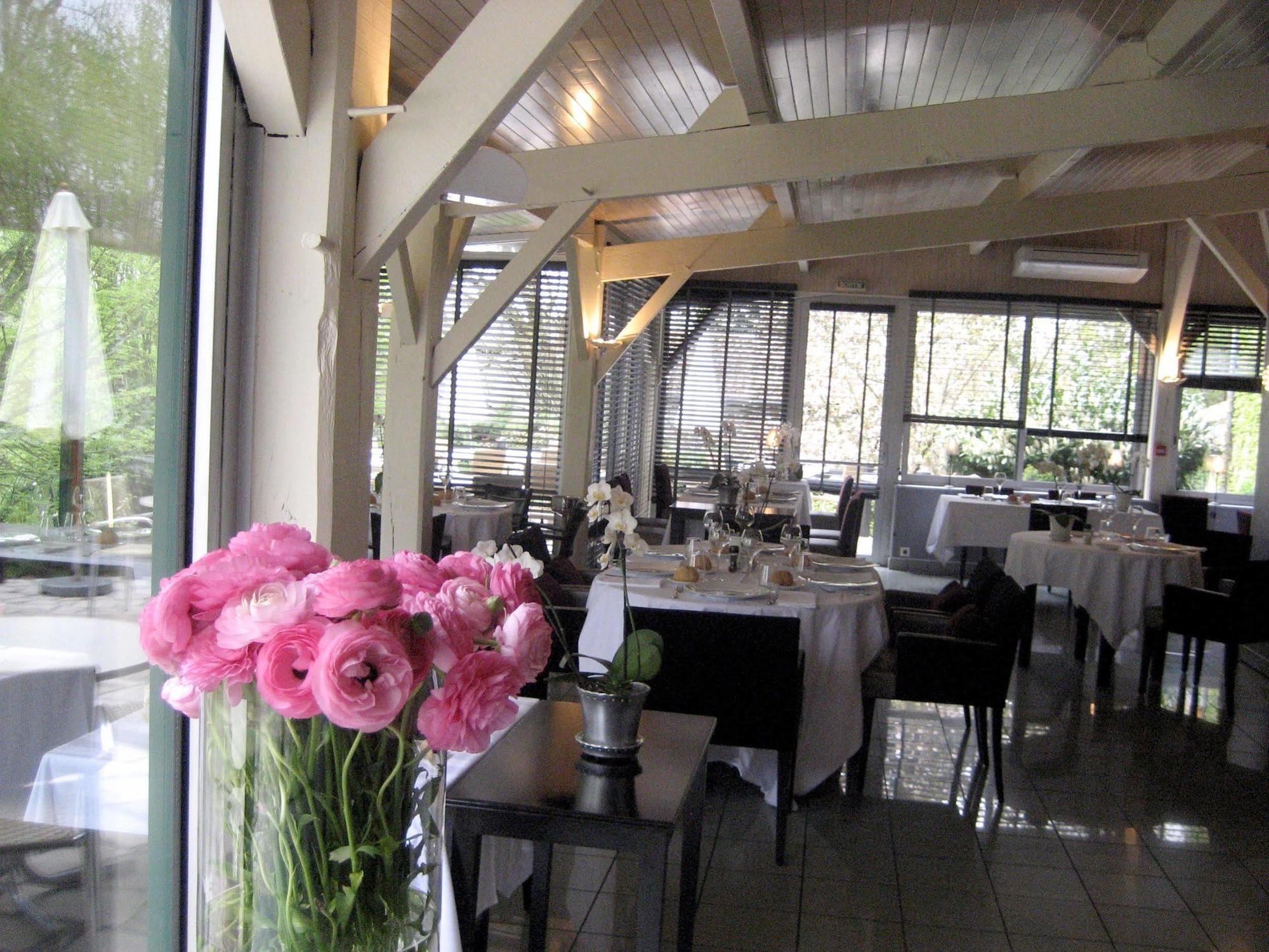 Logis Hotel - Restaurant Le Relais De Comodoliac Saint-Junien Ngoại thất bức ảnh