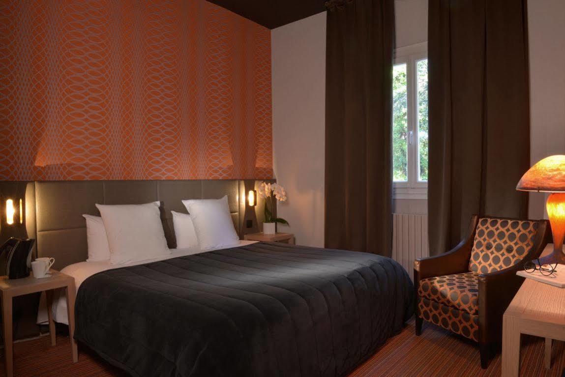 Logis Hotel - Restaurant Le Relais De Comodoliac Saint-Junien Ngoại thất bức ảnh